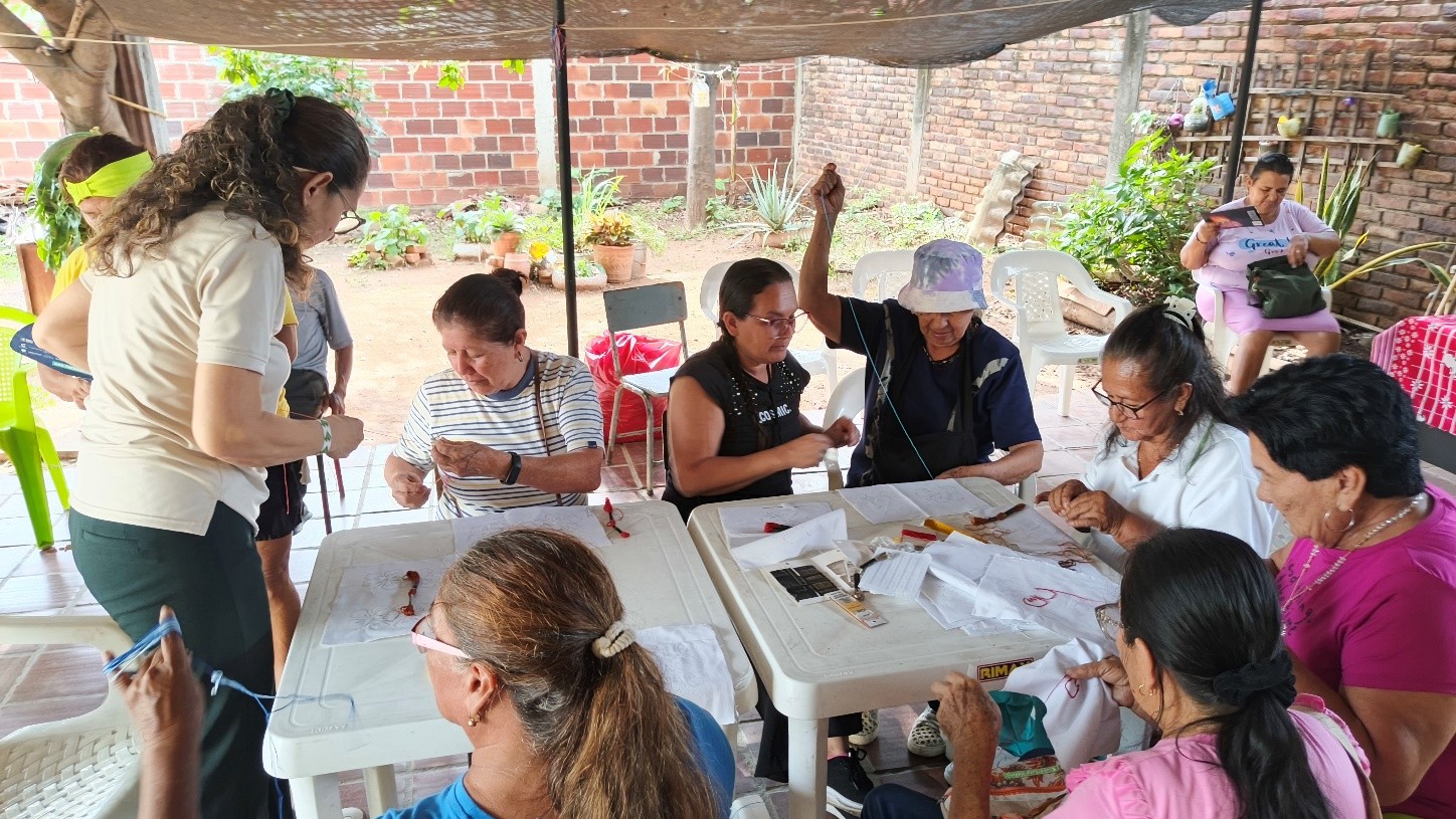 Taller de artesanas reunidas